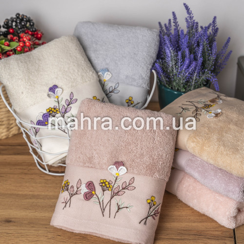 Фото  товара Полотенца со светлыми цветами