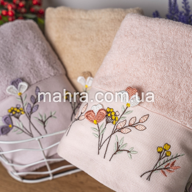 Рушники зі світлими квітами - фото 4